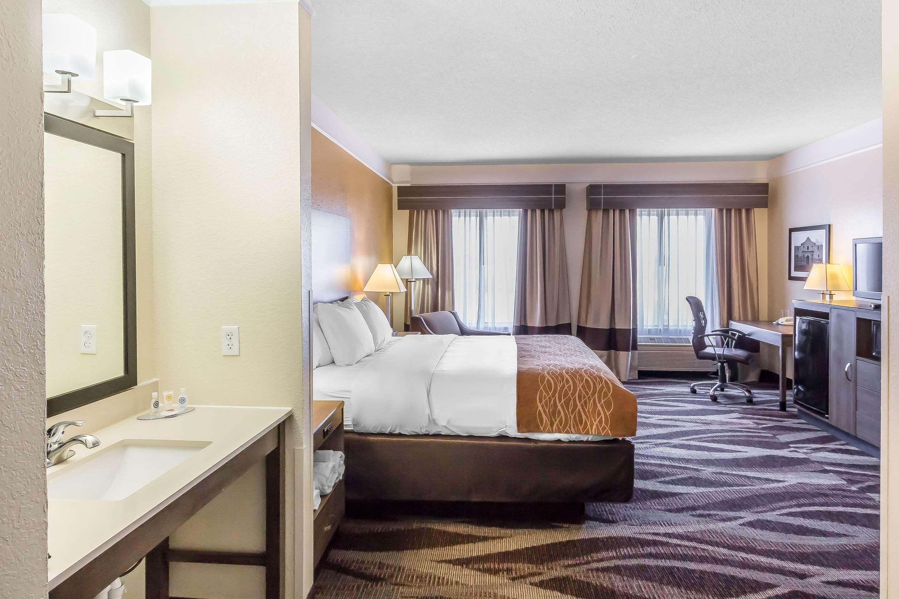 Comfort Inn Near Frost Bank Center Сан-Антонио Экстерьер фото