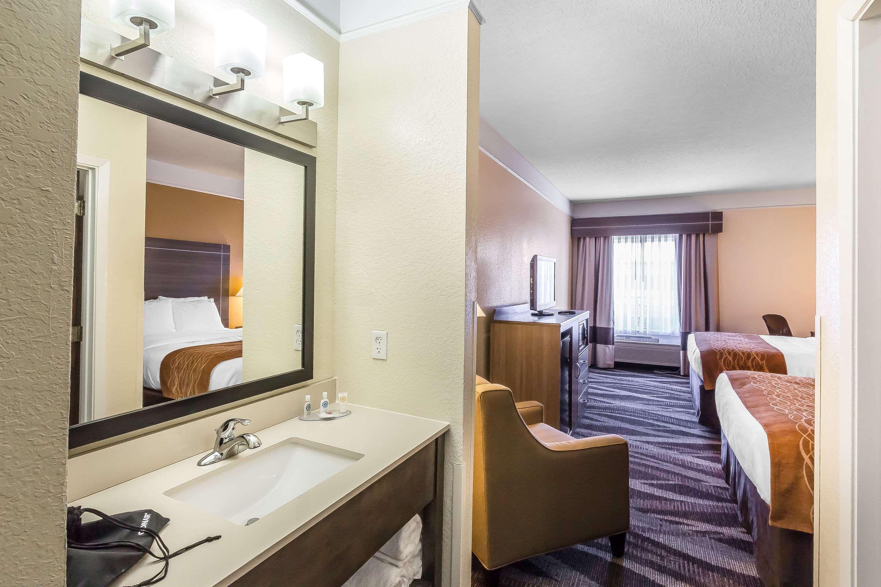 Comfort Inn Near Frost Bank Center Сан-Антонио Экстерьер фото
