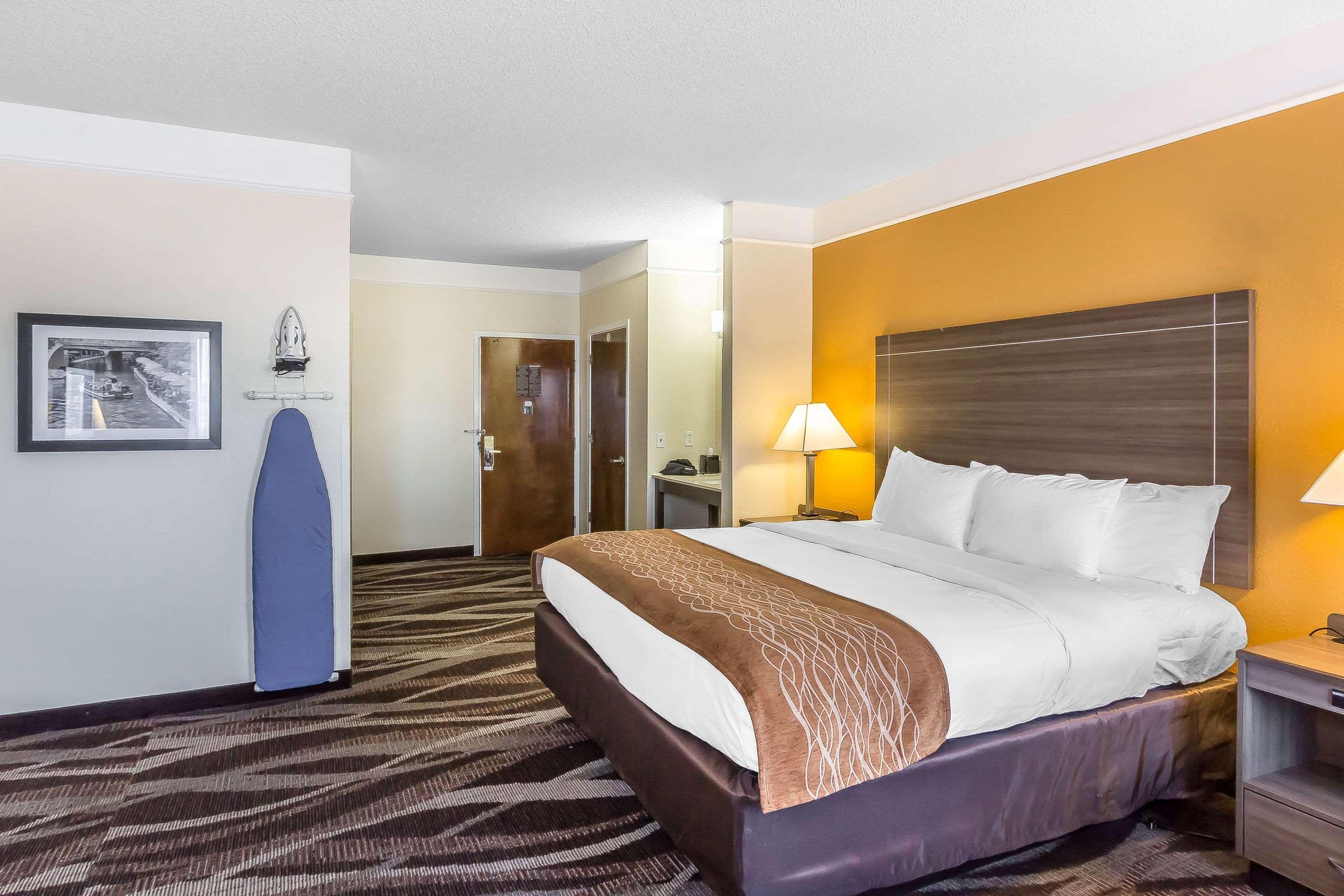 Comfort Inn Near Frost Bank Center Сан-Антонио Экстерьер фото